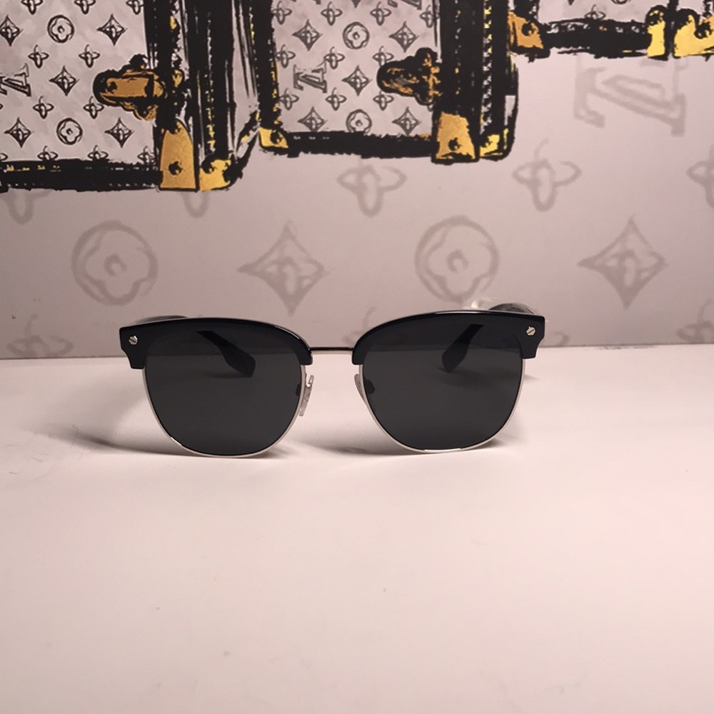New Authentic Burberry BE4317 8351 Sunglasses - Picture 9 of 15